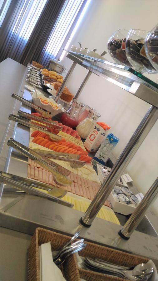 Hotel H2 Congonhas Congonhas  Ngoại thất bức ảnh A buffet at a hotel